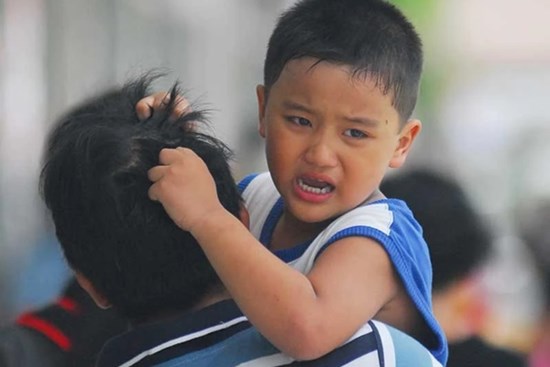 Không phải la mắng, đây mới là kiểu bà mẹ tiêu cực nhất, khiến con ảnh hưởng tâm lý nặng nề