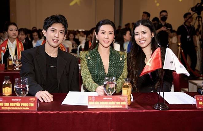 Hoa hậu Thu Hoài một mình kiếm 10 tỷ/tháng, tự nuôi 3 con sau 4 mối tình tan vỡ-6