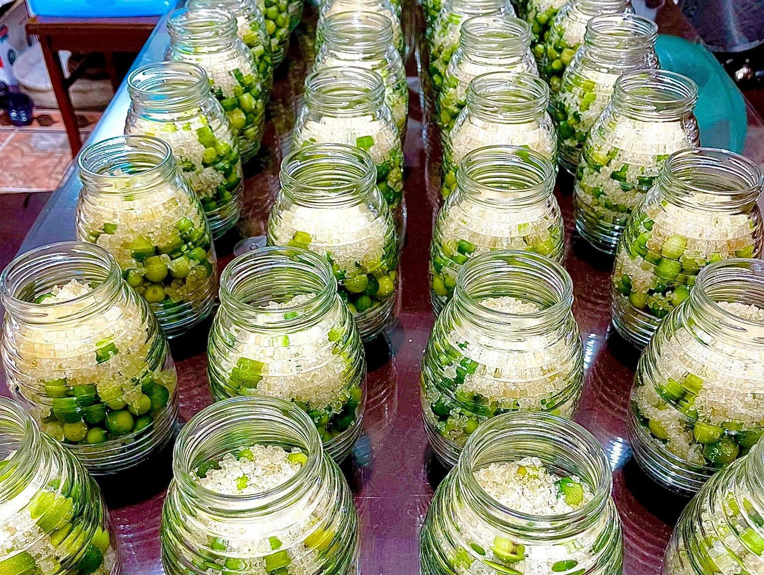 Loại quả rừng bé xíu, giá bán hơn 100.000 đồng/kg vẫn được săn đón-4