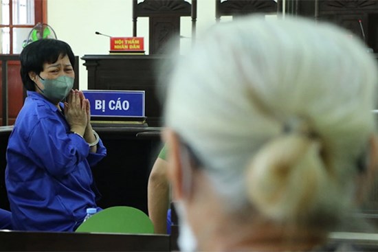 Con gái ung thư nhận án tù, mẹ già dặn 