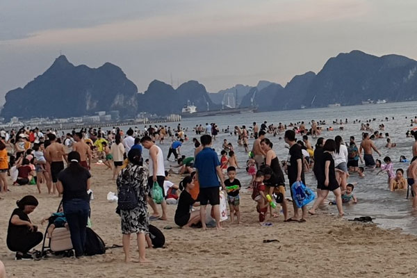 CLIP: Nam thanh niên bị nhóm đối tượng đâm 7 nhát tại sân bóng-2