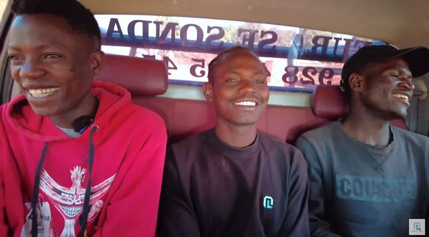 Quang Linh Vlogs đi mua đất kiểu độc lạ châu Phi”: Giao dịch nhanh như chớp, 5 triệu được mảnh hơn 300m2 mặt tiền thị trấn-5