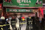 Hiện trường tan hoang của vụ cháy nhà khiến 3 người tử vong ở Hà Nội-9