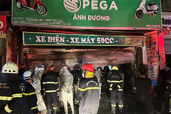Cháy nhà trong đêm ở Hà Nội, gia đình 3 người tử vong