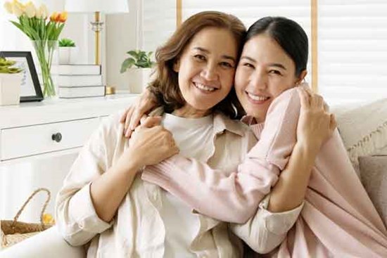 Mẹ ra tay giải quyết tình huống tế nhị khiến tôi và bạn gái nể phục