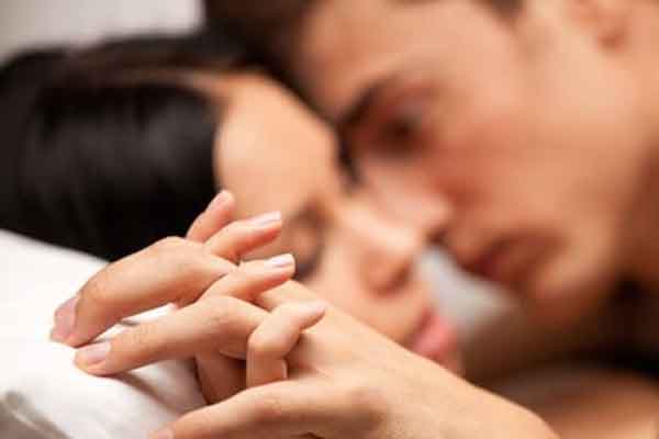 Thấy con trai lau nhà, bố chồng hỏi một câu khiến vợ tôi nổi nóng-2