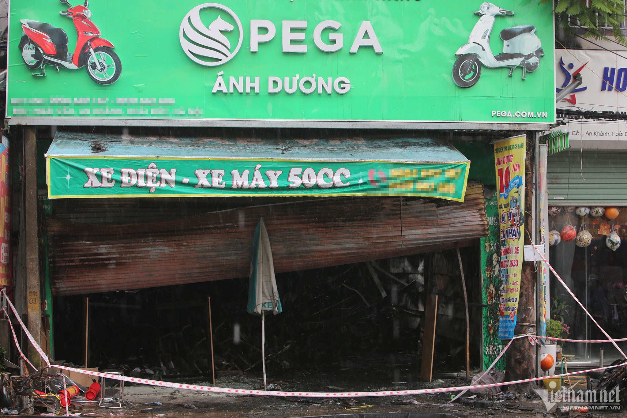 Hiện trường tan hoang của vụ cháy nhà khiến 3 người tử vong ở Hà Nội-3