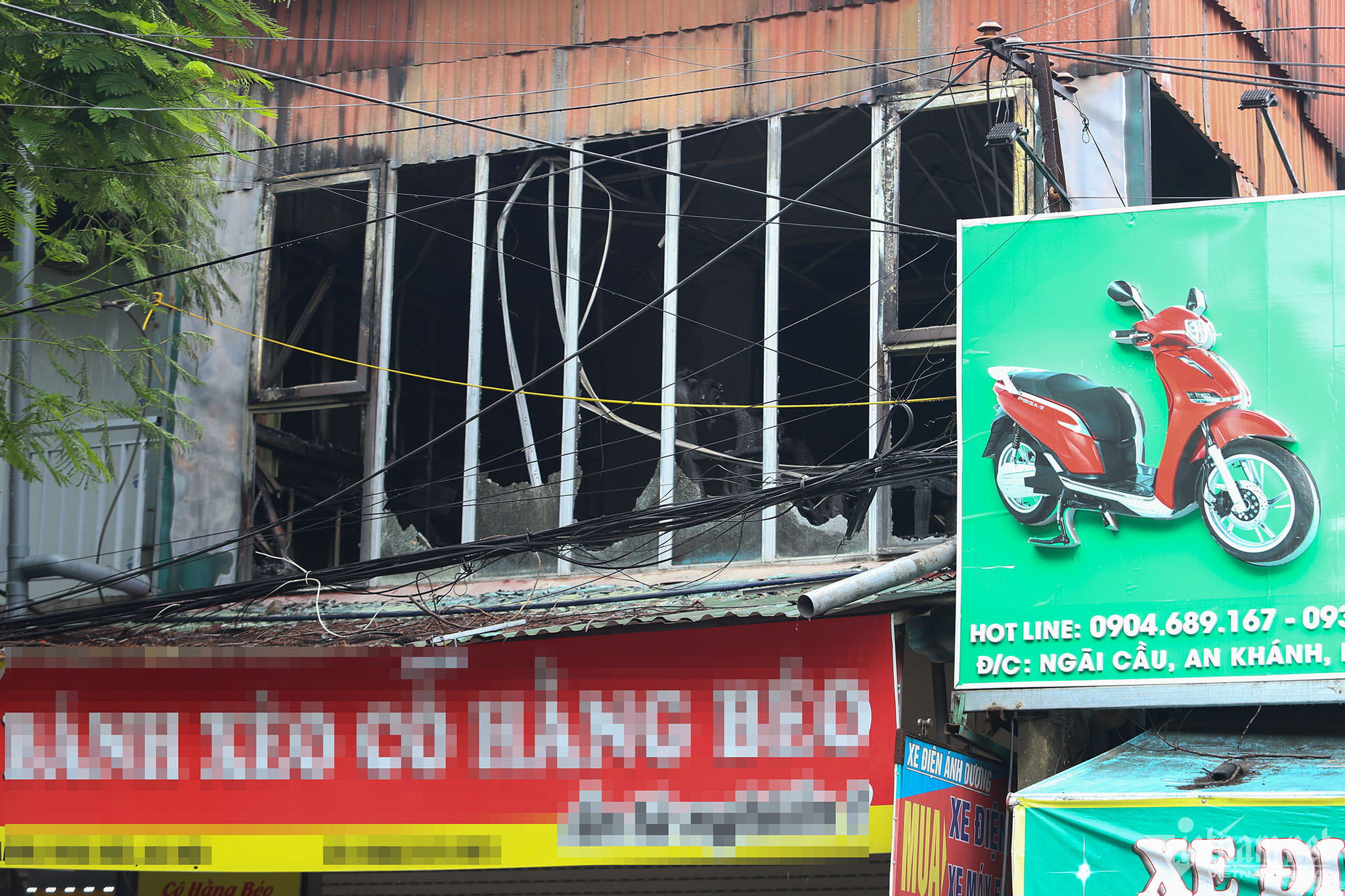 Hiện trường tan hoang của vụ cháy nhà khiến 3 người tử vong ở Hà Nội-7