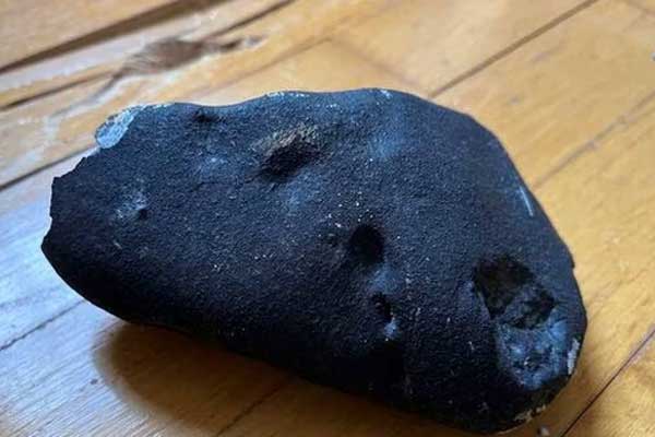 Sự việc siêu hiếm: Thiên thạch rơi trúng người phụ nữ Pháp khi đang uống cà phê-1