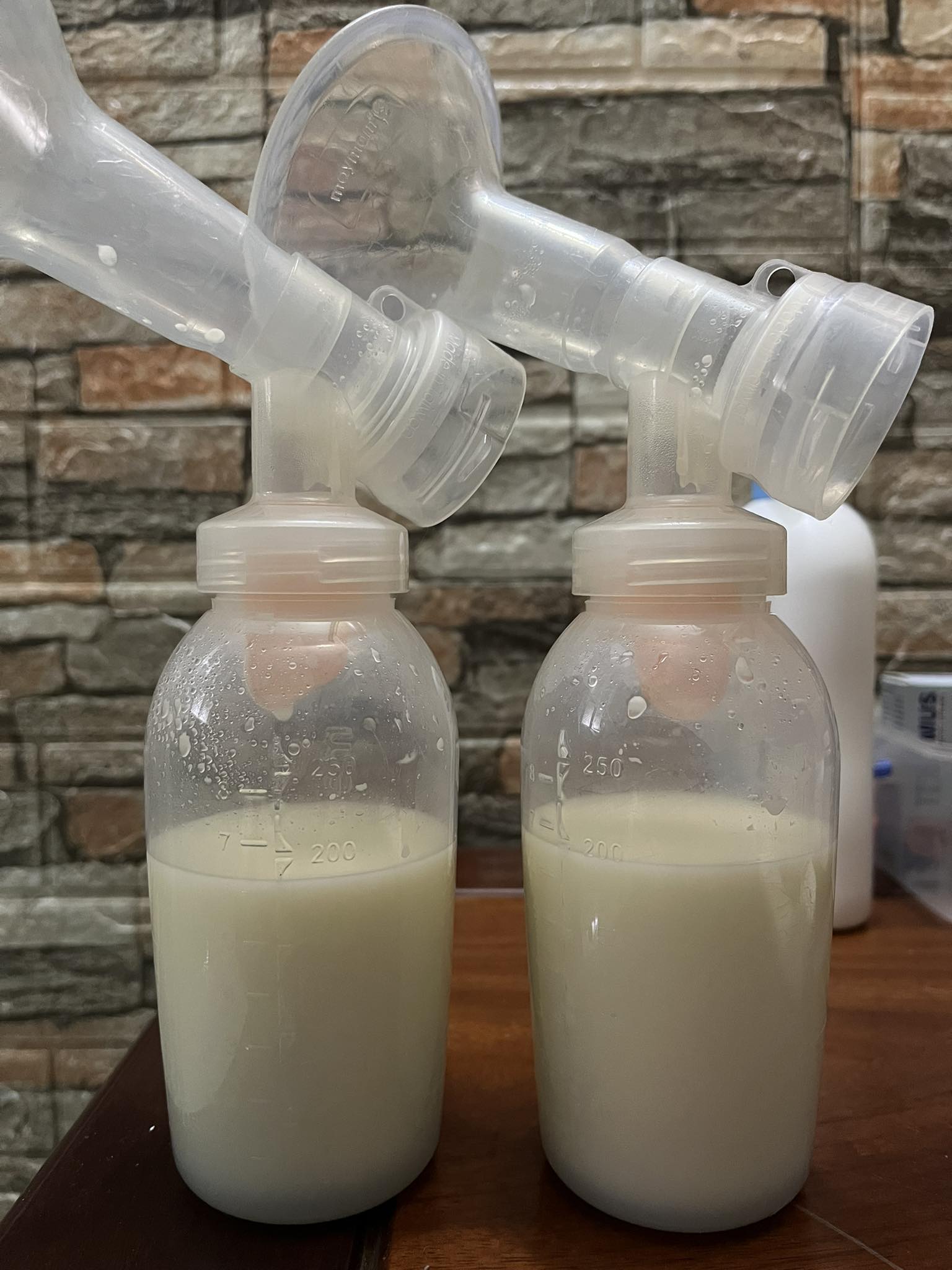 Mẹ GenZ flex một ngày hút 2 lít sữa, 2 tủ chật cứng không còn chỗ để-6