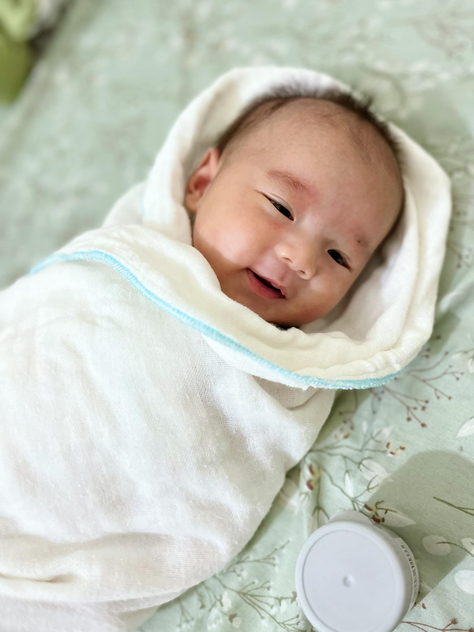 Mẹ GenZ flex một ngày hút 2 lít sữa, 2 tủ chật cứng không còn chỗ để-9