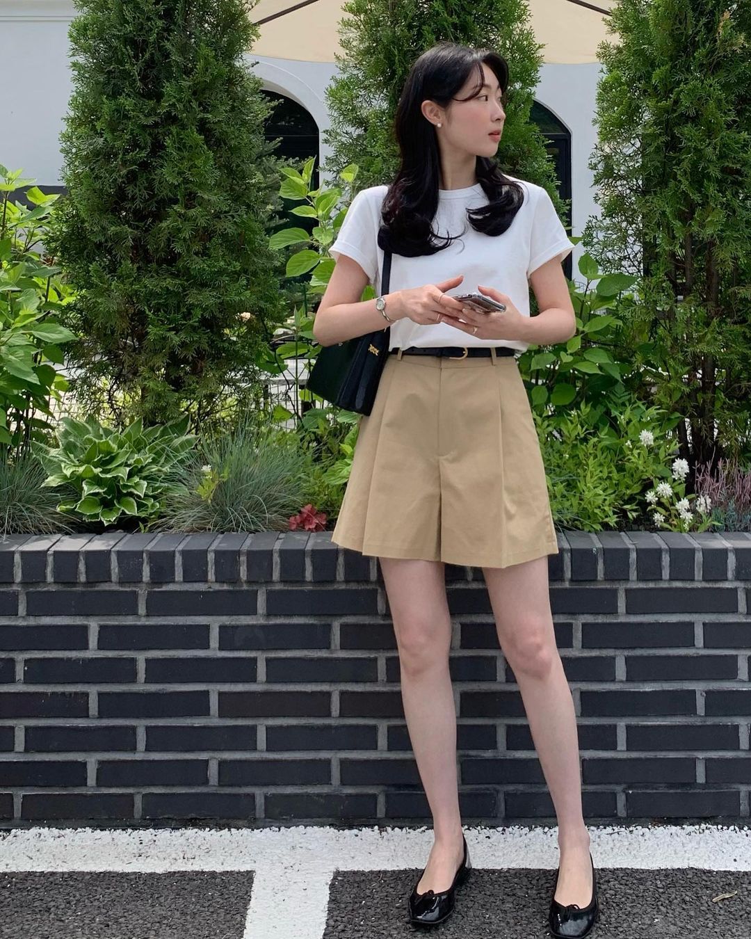 9 lối lên đồ tôn dáng hiệu quả cho nàng công sở lười đi giày cao gót-7