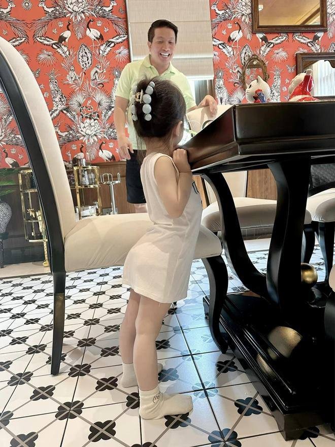 Con gái 1 tuổi kiếm 10 tỷ của đại gia Đoàn Di Băng được phát hiện bị tật ở bàn chân, bắt đầu tiến hành điều trị-3