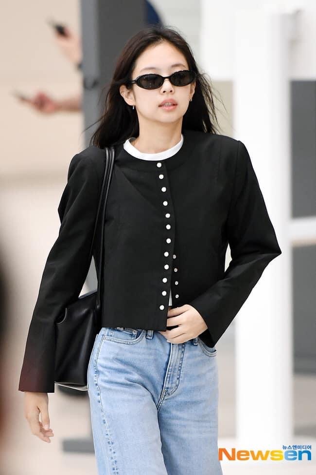 Jennie dạo này: Mê mẩn style tối giản, diện đồ sexy nhưng không gây phản cảm-7