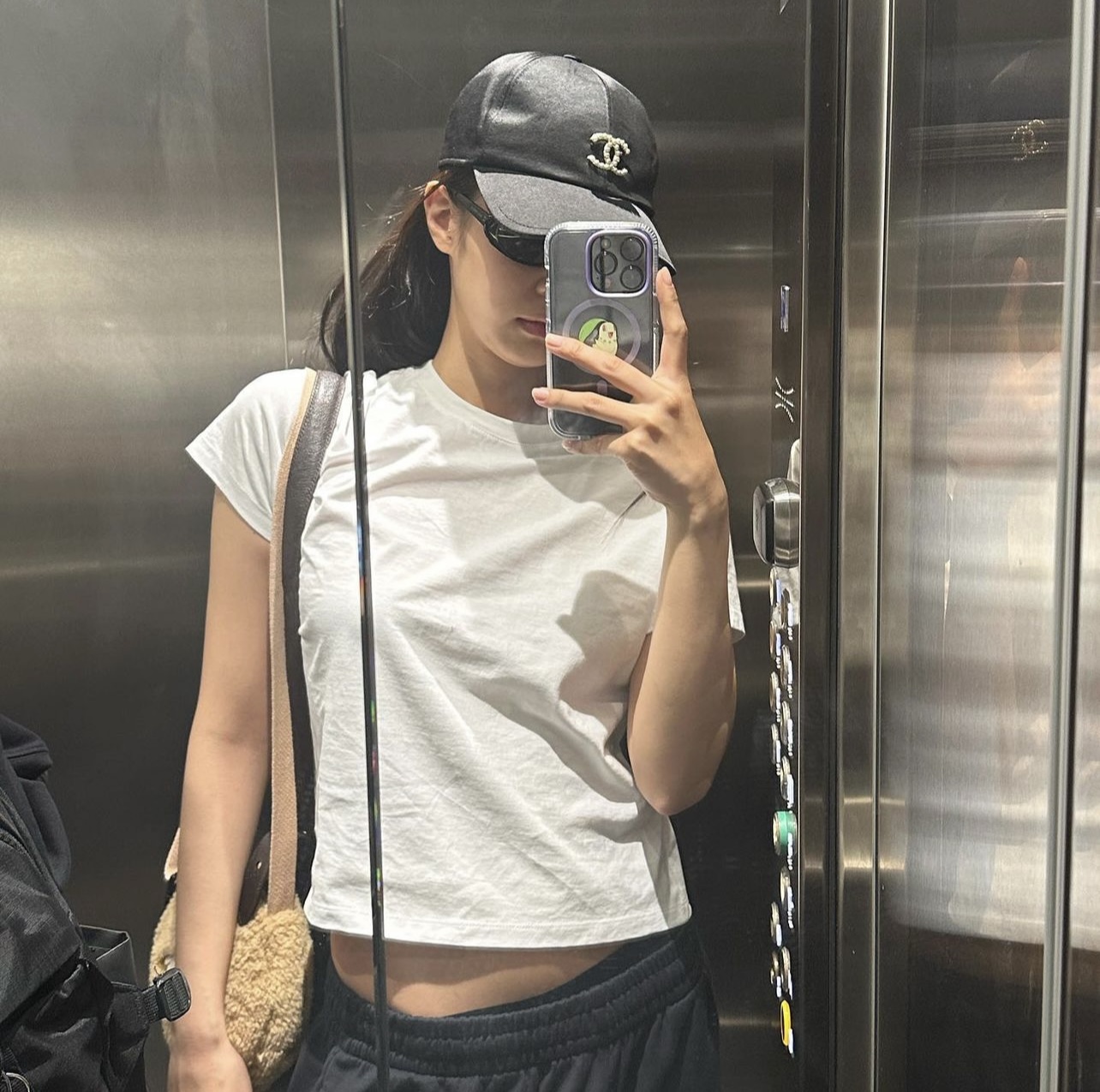 Jennie dạo này: Mê mẩn style tối giản, diện đồ sexy nhưng không gây phản cảm-9