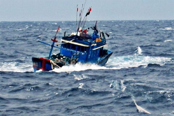 Chìm tàu chở khách trên vịnh Bái Tử Long, 6 người gặp nạn-2