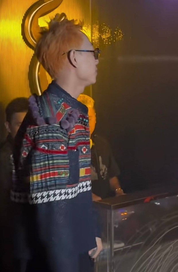 Double2T bị khui loạt ảnh hồi ở bản với khi lên bar: Khác bọt hẳn là đây!-4