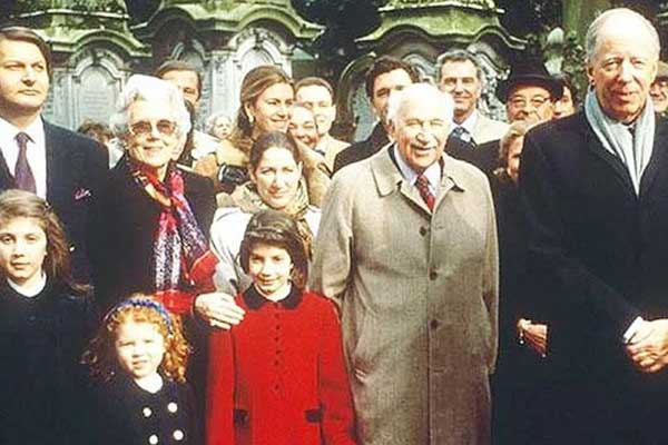 4 gia tộc tài phiệt giàu có và quyền lực lẫy lừng khiến thế giới sửng sốt: Phá tan lời nguyền không ai giàu 3 họ, không ai khó 3 đời”-1