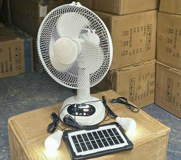 Dân buôn đua nhau xả hàng quạt tích điện, người dùng vẫn thờ ơ-1