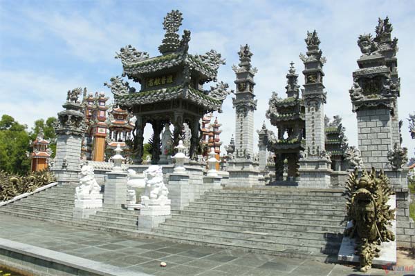 Nhóm đối tượng giả danh công an để bắt các nữ tiếp viên đem đi bán-2