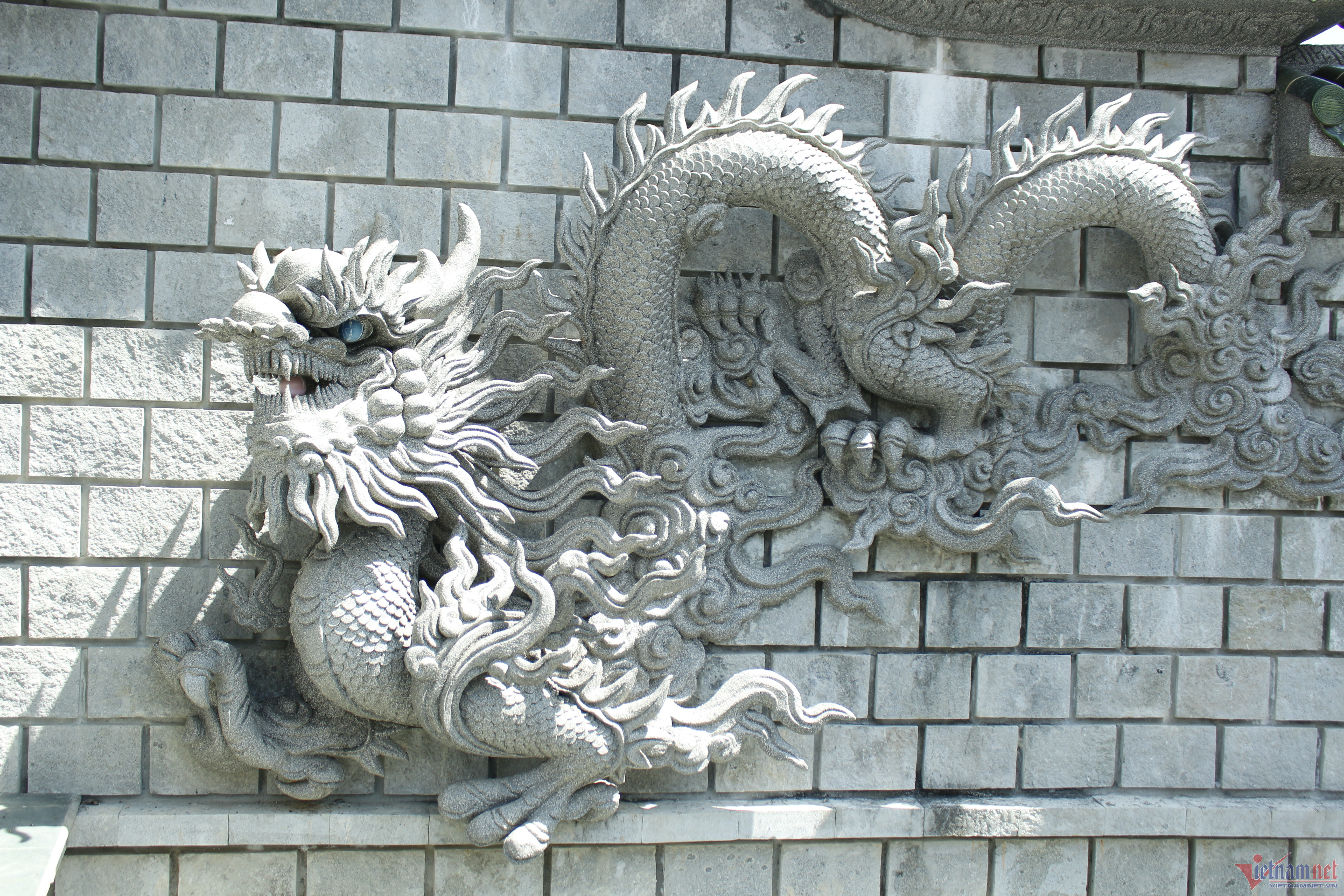 Choáng ngợp lăng mộ bạc tỷ ở xứ Huế, xây hơn 4 năm mới xong-5