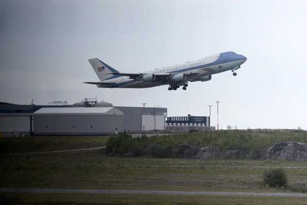 Harry - Meghan xin đi nhờ chuyên cơ Tổng thống Mỹ nhưng bị từ chối-1