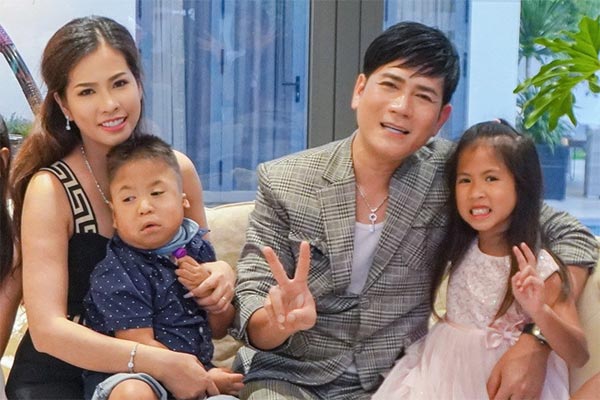 Biểu cảm buồn cười của ông bố khi chứng kiến con chào đời gây sốt mạng xã hội-4