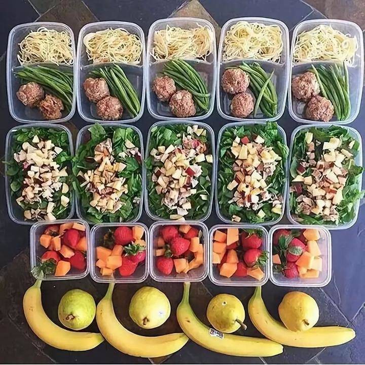 Con khen cơm trưa ở trường rất ngon, mẹ thấy vật lạ trong cặp sách của bé liền tức giận đòi chuyển trường-2