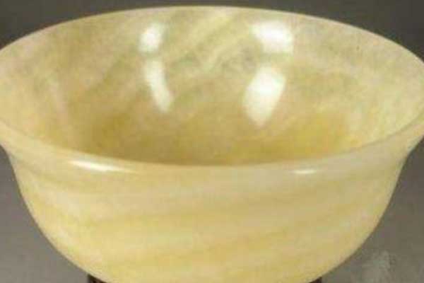 Cầm bát cổ đi giám định, ông lão giật mình khi biết đó là bảo vật vô giá-1