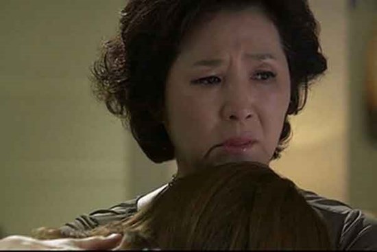 Vợ chồng lục đục ly thân, mẹ chồng nói một câu khiến tôi bật khóc