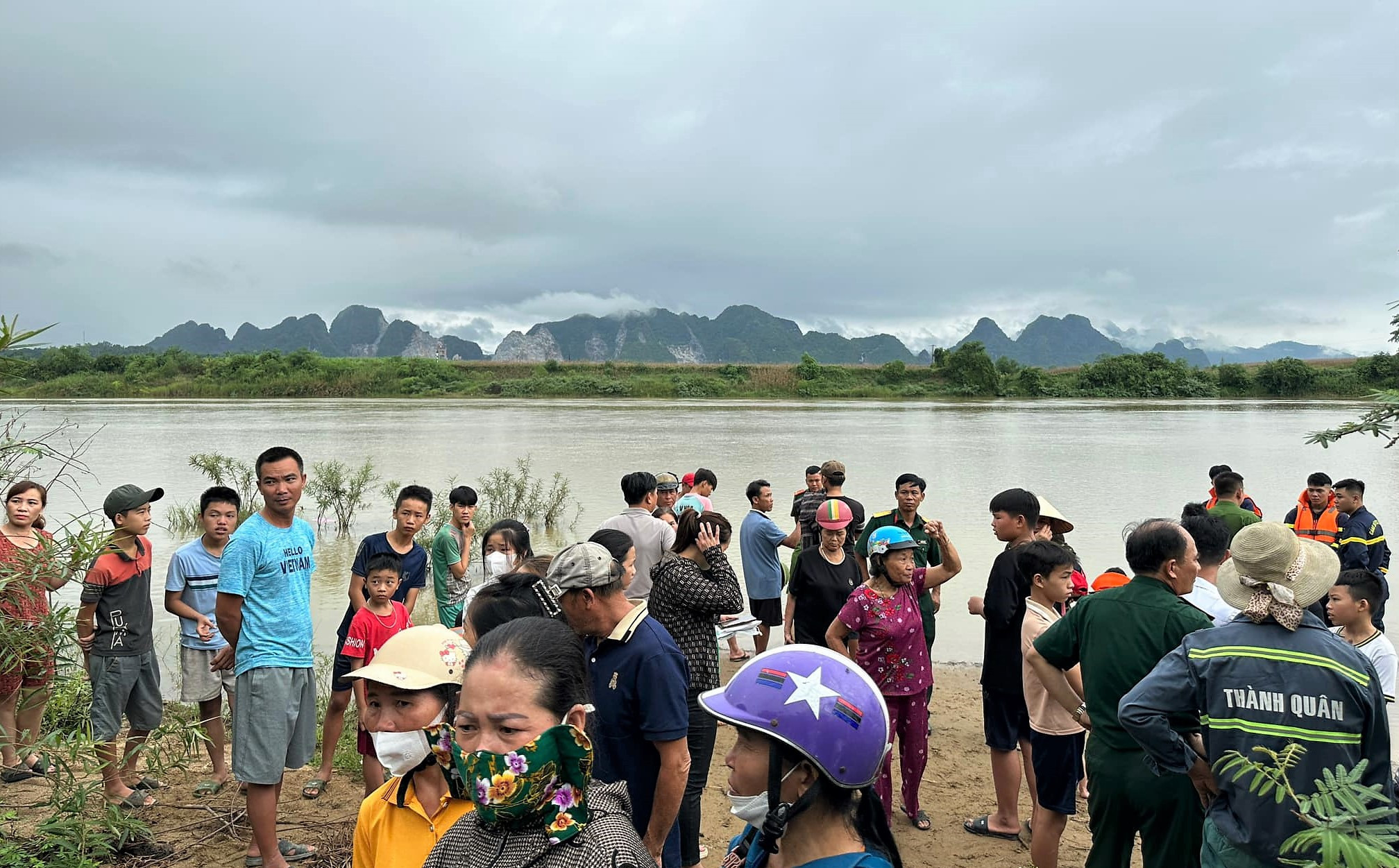 3 học sinh mất tích trên sông Lam: Tìm thấy thi thể bé trai 11 tuổi-1