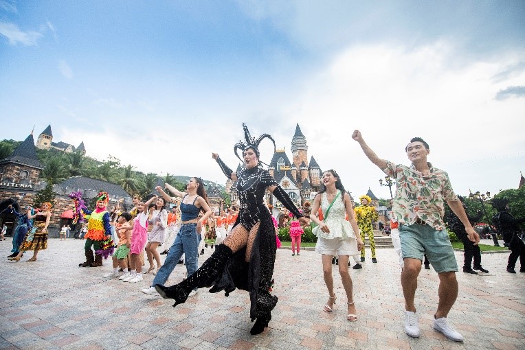 Hàng ngàn du khách đến Vinpearl Nha Trang ‘quẩy’ cùng thần tượng-8