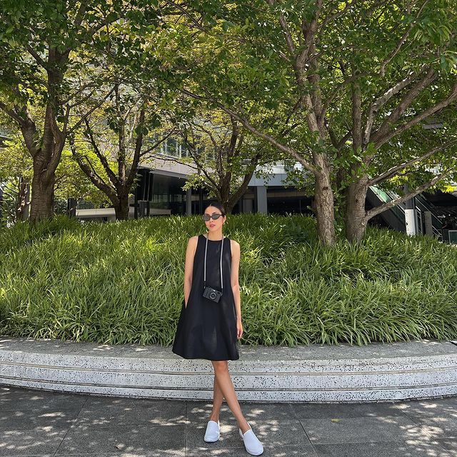 Học Hà Tăng cách diện đồ đen sang trọng, thanh lịch, tinh tế-3