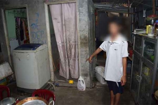 Vụ cha dượng hành hạ con riêng của vợ: Vùng kín