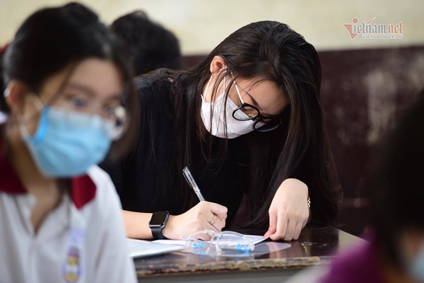 Phụ huynh trường tư trĩu vai đóng phí đầu năm, giấy thi cũng tính tiền-5