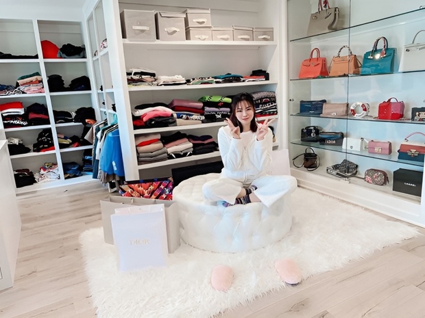 Con dâu tỷ phú Hoàng Kiều: U40 vẫn gợi cảm, sống sang chảnh như bà hoàng-4