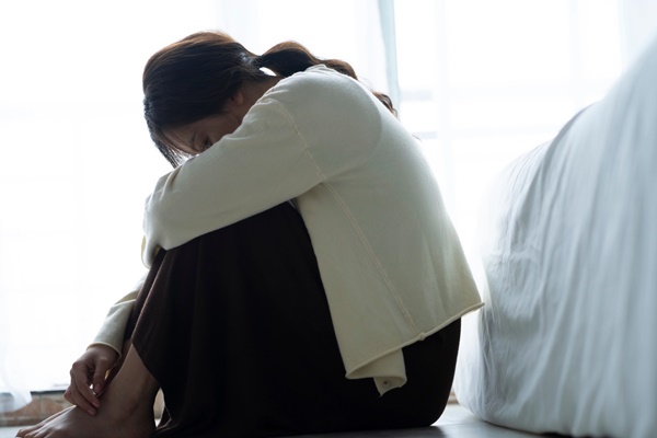 Mượn máy tính của chồng, tôi đau nhói khi thấy đoạn tin nhắn được giấu kín-1