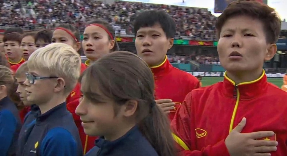 Xúc động khoảnh khắc Quốc ca Việt Nam vang lên ở đấu trường World Cup Thiên Bình-2