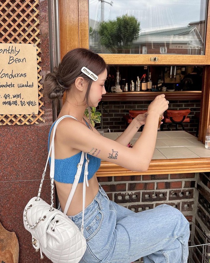 7 set đồ xanh trắng dịu mắt lại hack tuổi hiệu quả-1