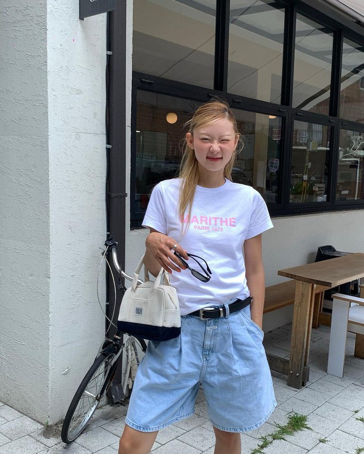 7 set đồ xanh trắng dịu mắt lại hack tuổi hiệu quả-3