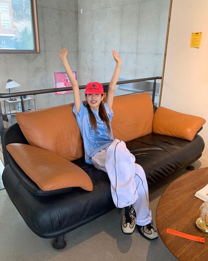 7 set đồ xanh trắng dịu mắt lại hack tuổi hiệu quả-4