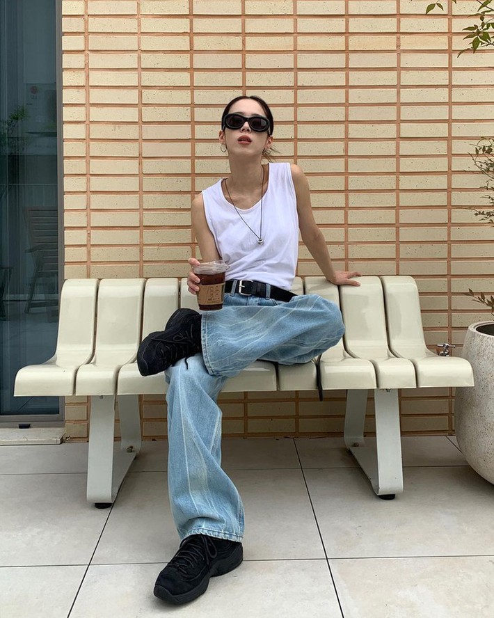 7 set đồ xanh trắng dịu mắt lại hack tuổi hiệu quả-5