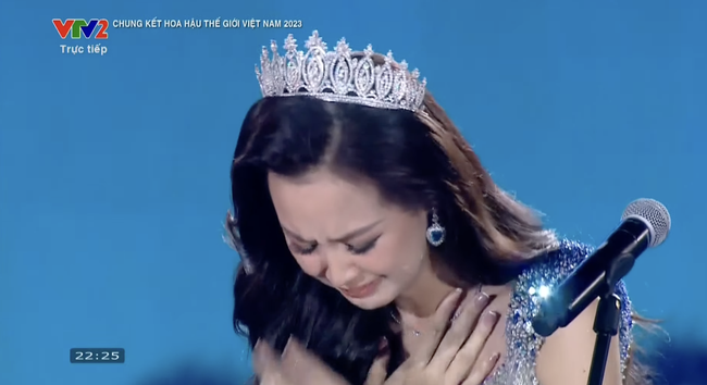 Bảo Ngọc bất ngờ đòi lại vương miện Á hậu, rơi nước mắt nói lời xin lỗi ngay tại đêm Chung kết Miss World Vietnam 2023-1