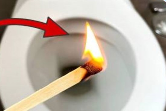 Thả que diêm xuống bồn cầu có tác dụng gì?