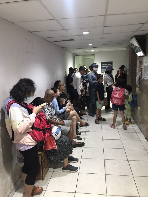 CLIP: Ám ảnh phụ nữ mang thai, người già leo bộ mấy chục tầng vì chung cư hư thang máy cả tháng-2