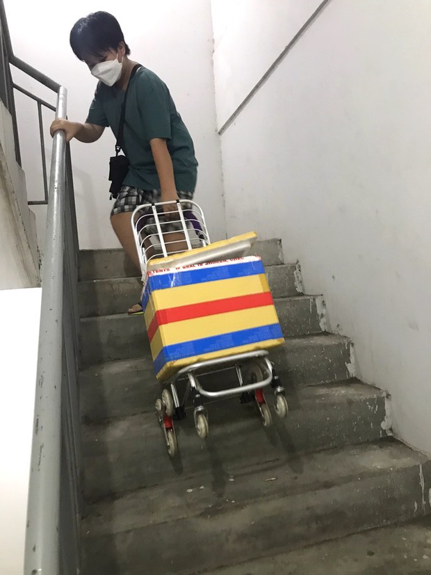 CLIP: Ám ảnh phụ nữ mang thai, người già leo bộ mấy chục tầng vì chung cư hư thang máy cả tháng-3