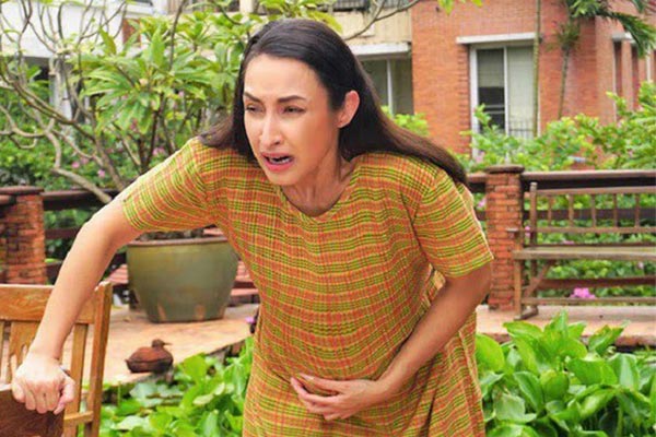 Đến thăm bố mẹ chồng cũ, tôi bật khóc khi thấy tấm ảnh trên bàn thờ-2