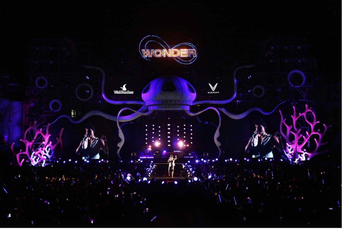 Hơn&nbsp;8.000 khán giả&nbsp;‘cháy’&nbsp;suốt hơn 6 tiếng cùng 8Wonder-1