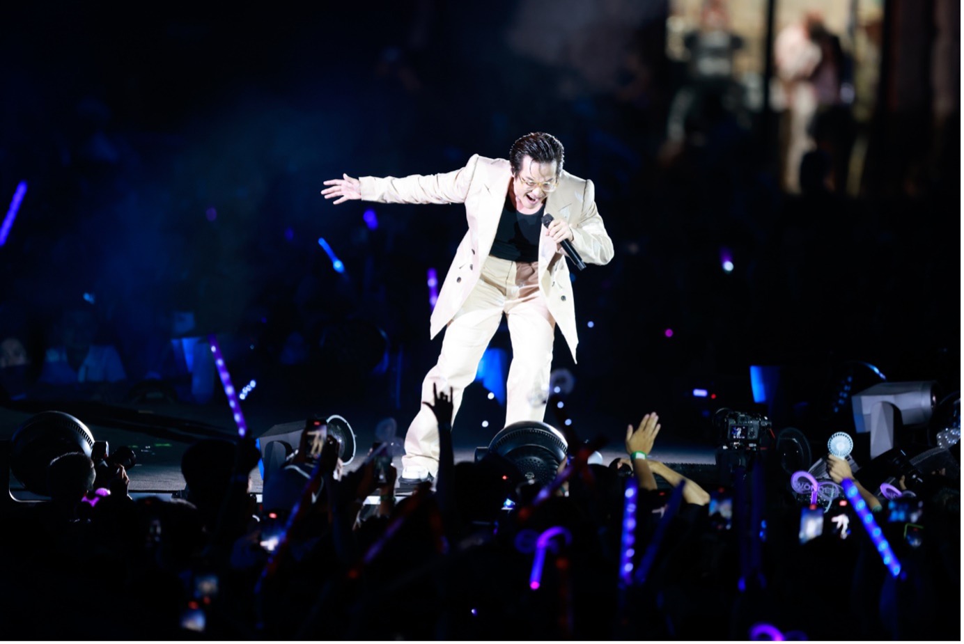 Hơn&nbsp;8.000 khán giả&nbsp;‘cháy’&nbsp;suốt hơn 6 tiếng cùng 8Wonder-9