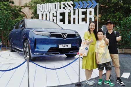 Hơn&nbsp;8.000 khán giả&nbsp;‘cháy’&nbsp;suốt hơn 6 tiếng cùng 8Wonder-19